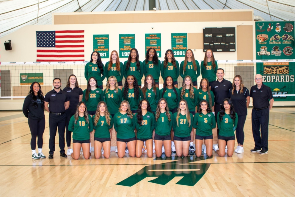 Photo of the 2025 volleyball team.