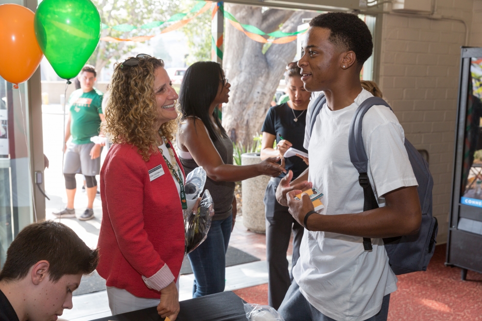 President Devorah Lieberman welcomes students on Move-In Day.