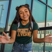 Student smiles on move-in day