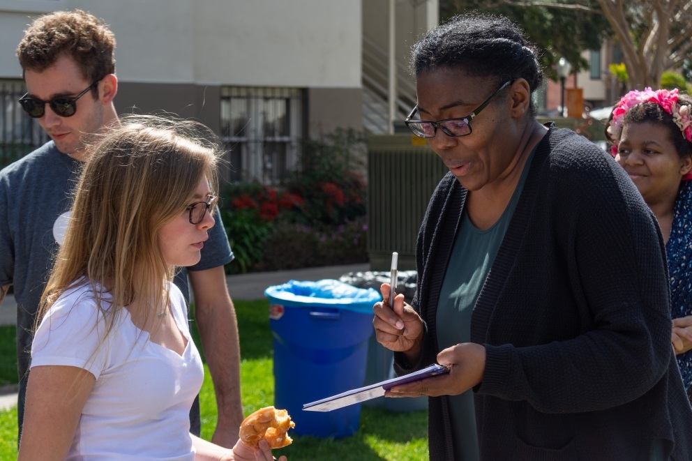 Students enjoy games, food, and activities at Transfer Student Day.