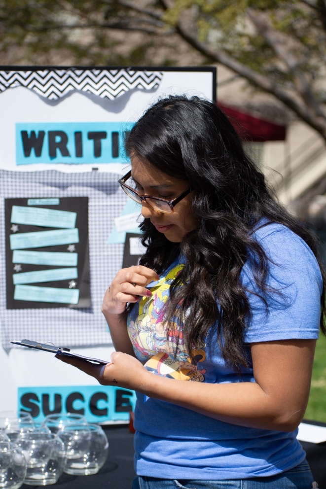 Students enjoy games, food, and activities at Transfer Student Day.