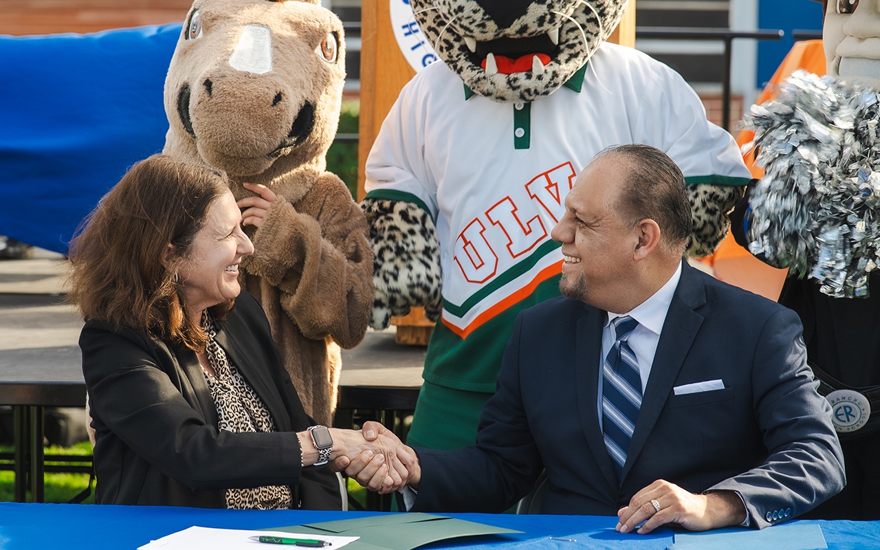 ULV President Dickson and ERUSD Superintendent shake hands